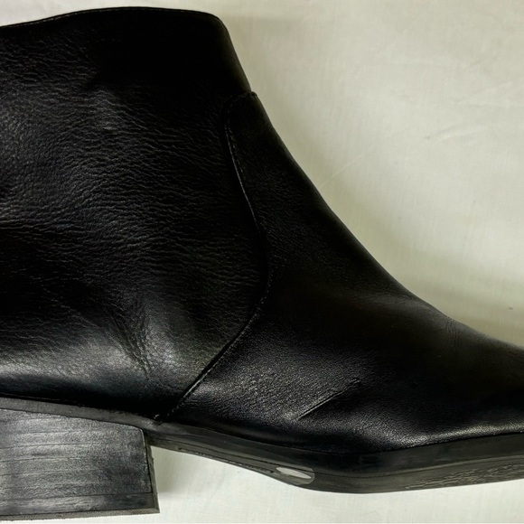 Vince Camuto Black Leather Bootie with gold zipper and studs Size 8 1/2 - Picture 3 of 10